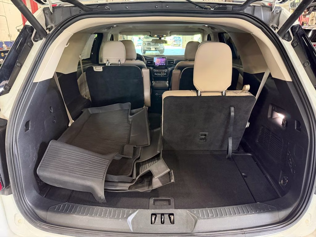 2020 White Metallic Ford Explorer XLT 4X4 SUV