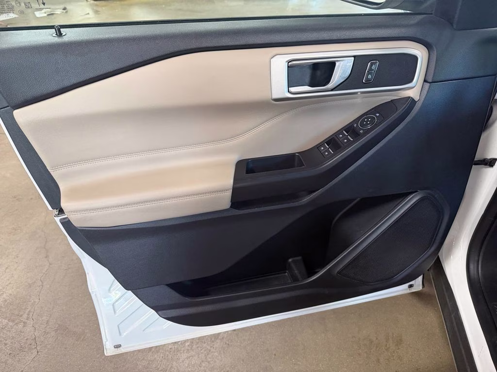 2020 White Metallic Ford Explorer XLT 4X4 SUV