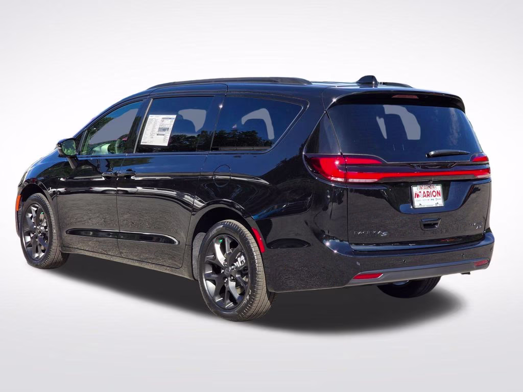 2027 Diamond Black Crystal Pearlcoat Chrysler Pacifica Limited AWD Van