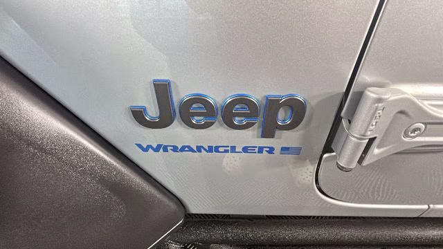 2024 Silver Zynith Clearcoat Jeep Wrangler Willys 4xe 4X4 SUV