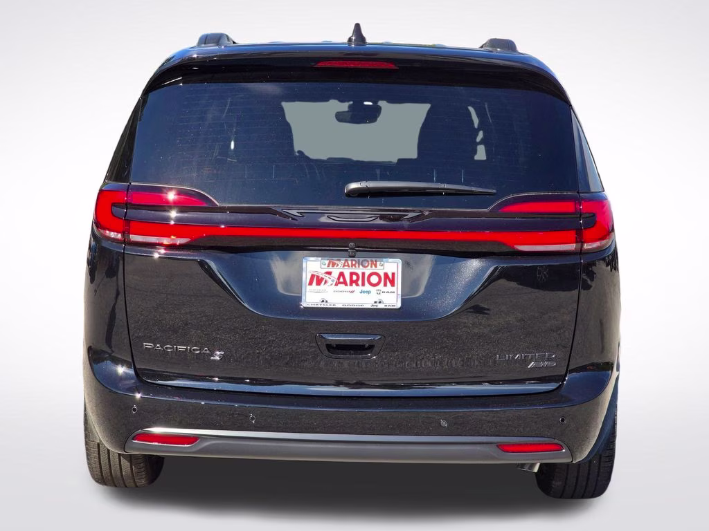 2027 Diamond Black Crystal Pearlcoat Chrysler Pacifica Limited AWD Van