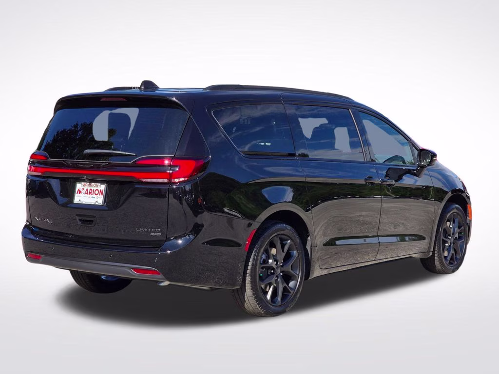 2027 Diamond Black Crystal Pearlcoat Chrysler Pacifica Limited AWD Van