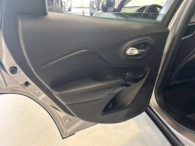 2021 Billet Silver Metallic Clearcoat Jeep Cherokee Latitude Plus FWD SUV