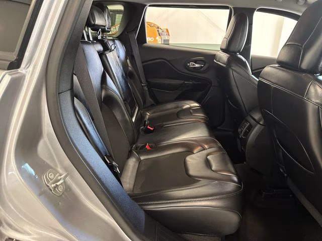 2021 Billet Silver Metallic Clearcoat Jeep Cherokee Latitude Plus FWD SUV