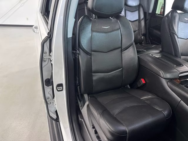 2019 Crystal White Tricoat Cadillac Escalade Luxury 4X4 SUV