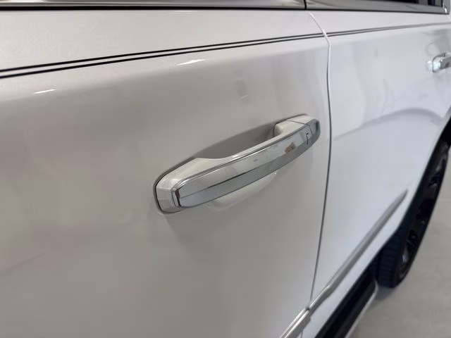 2019 Crystal White Tricoat Cadillac Escalade Luxury 4X4 SUV
