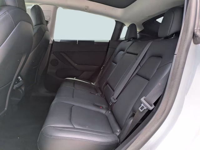 2022 White Tesla Model Y Performance AWD SUV