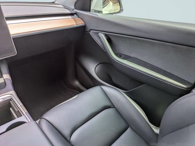 2022 White Tesla Model Y Performance AWD SUV