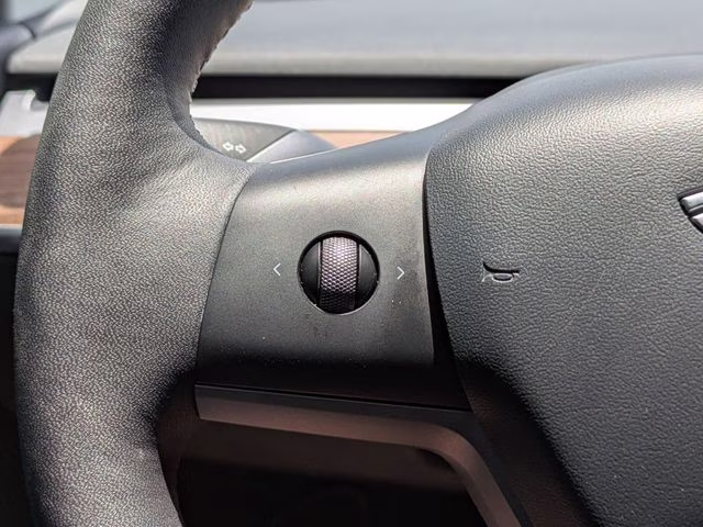 2022 White Tesla Model Y Performance AWD SUV