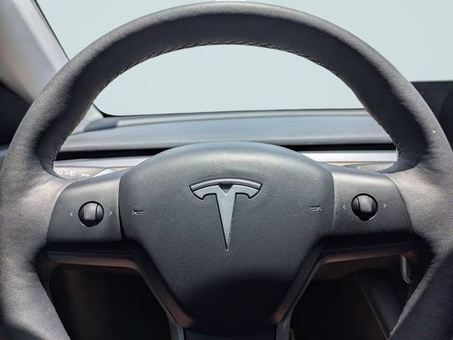2022 White Tesla Model Y Performance AWD SUV