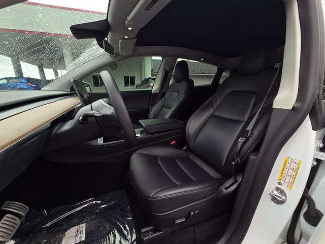 2022 White Tesla Model Y Performance AWD SUV
