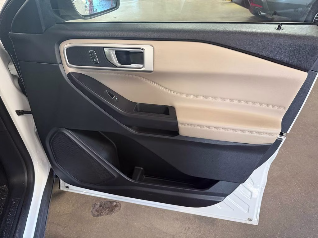 2020 White Metallic Ford Explorer XLT 4X4 SUV