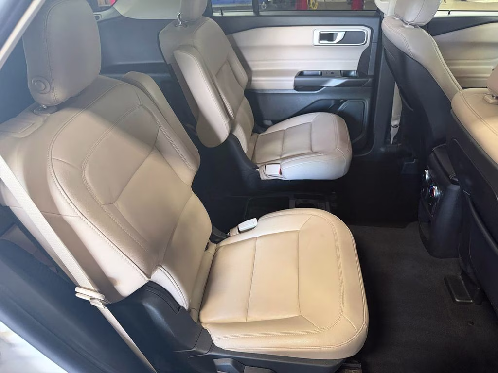 2020 White Metallic Ford Explorer XLT 4X4 SUV