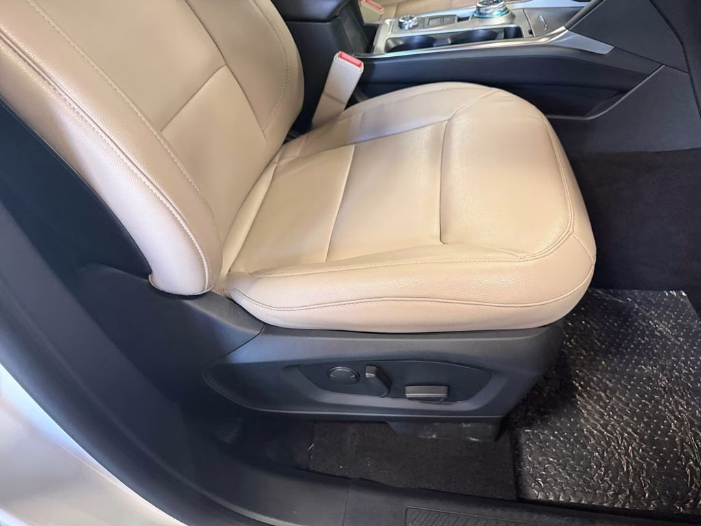 2020 White Metallic Ford Explorer XLT 4X4 SUV