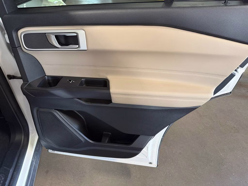 2020 White Metallic Ford Explorer XLT 4X4 SUV