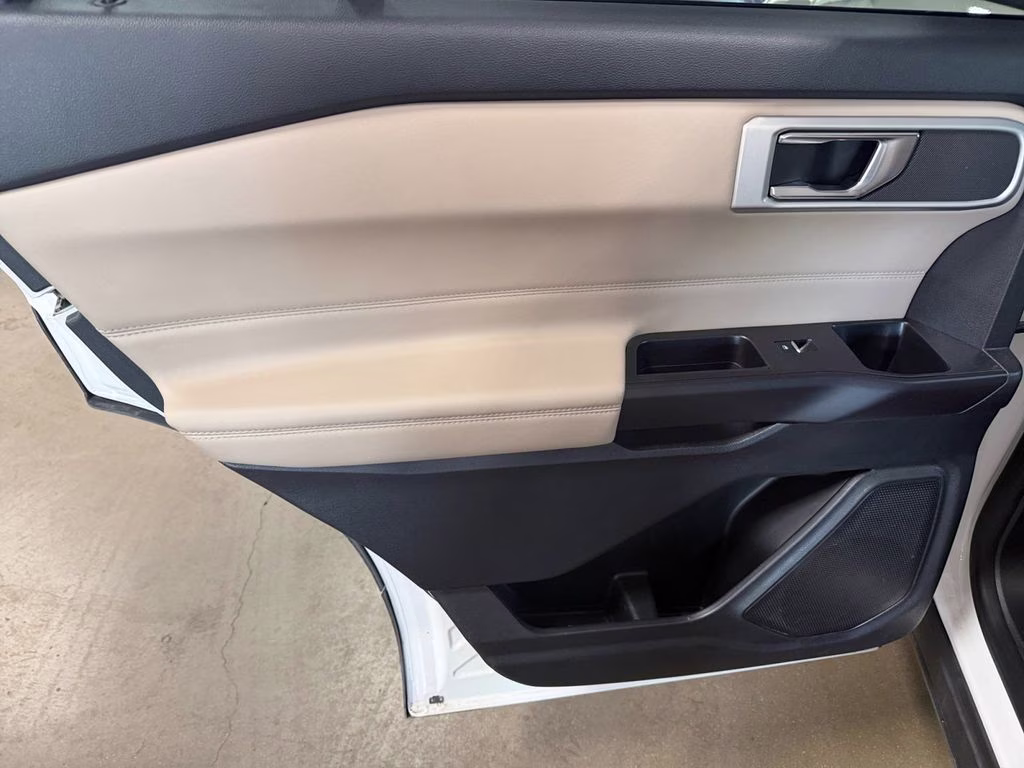 2020 White Metallic Ford Explorer XLT 4X4 SUV