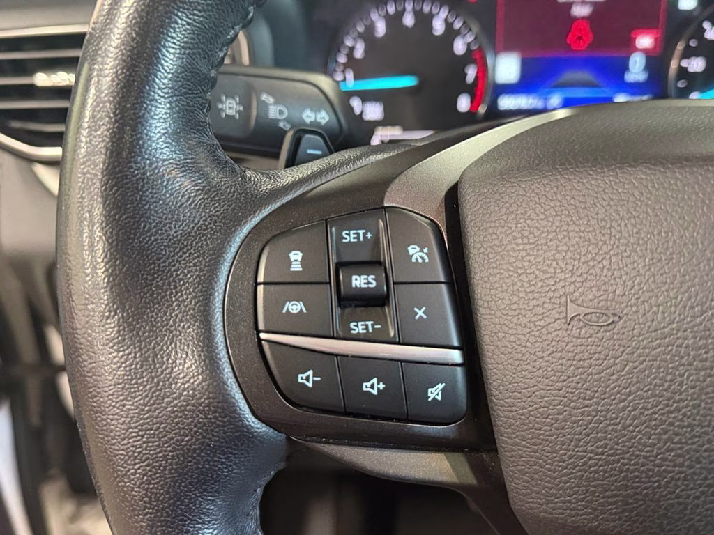 2020 White Metallic Ford Explorer XLT 4X4 SUV
