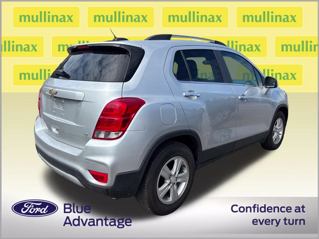 2019 Silver Ice Metallic Chevrolet Trax LT FWD SUV