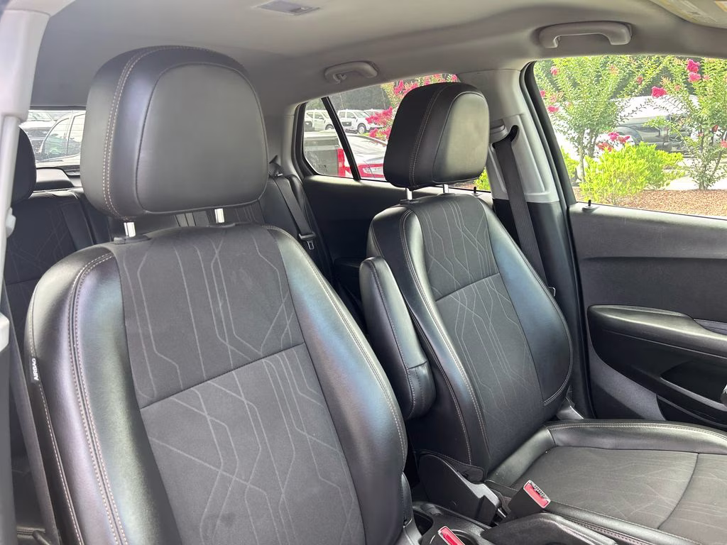 2019 Silver Ice Metallic Chevrolet Trax LT FWD SUV