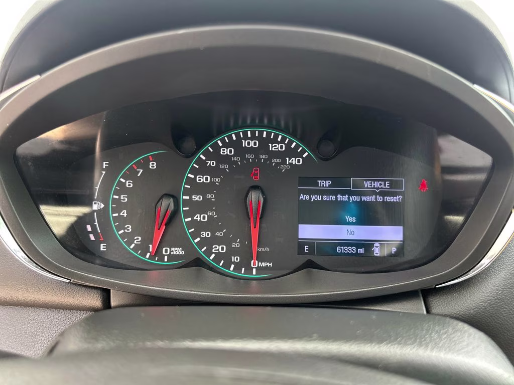 2019 Silver Ice Metallic Chevrolet Trax LT FWD SUV