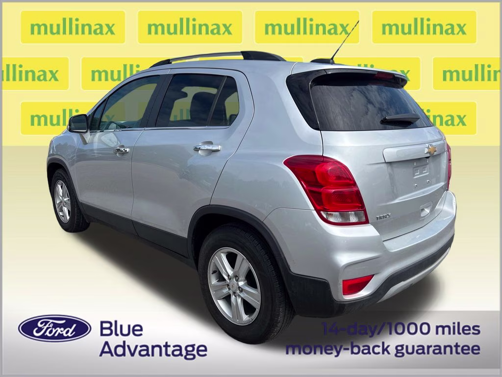 2019 Silver Ice Metallic Chevrolet Trax LT FWD SUV