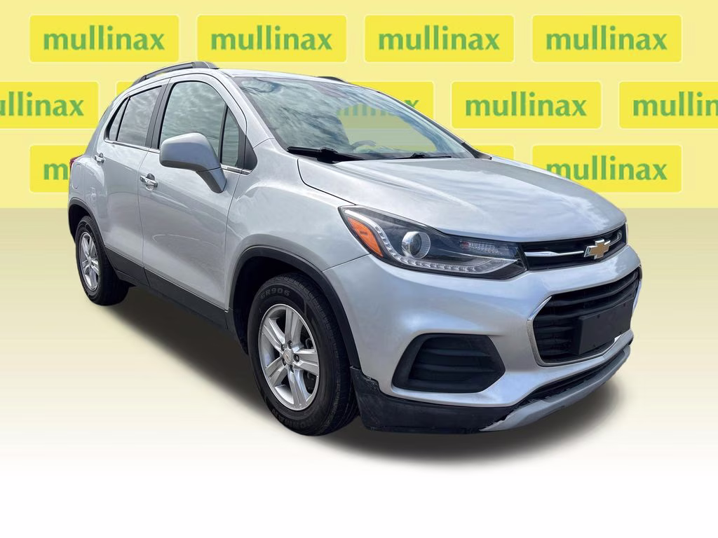 2019 Silver Ice Metallic Chevrolet Trax LT FWD SUV