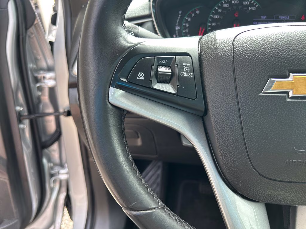 2019 Silver Ice Metallic Chevrolet Trax LT FWD SUV