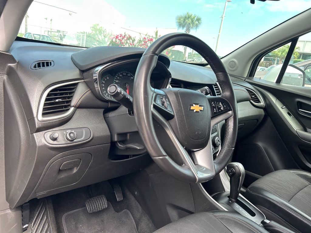 2019 Silver Ice Metallic Chevrolet Trax LT FWD SUV