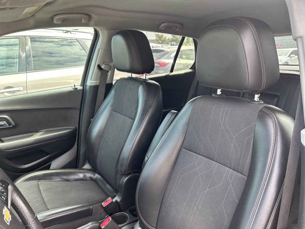 2019 Silver Ice Metallic Chevrolet Trax LT FWD SUV