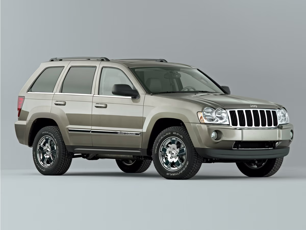 2006 Light Khaki Metallic Clearcoat Jeep Grand Cherokee Laredo RWD SUV