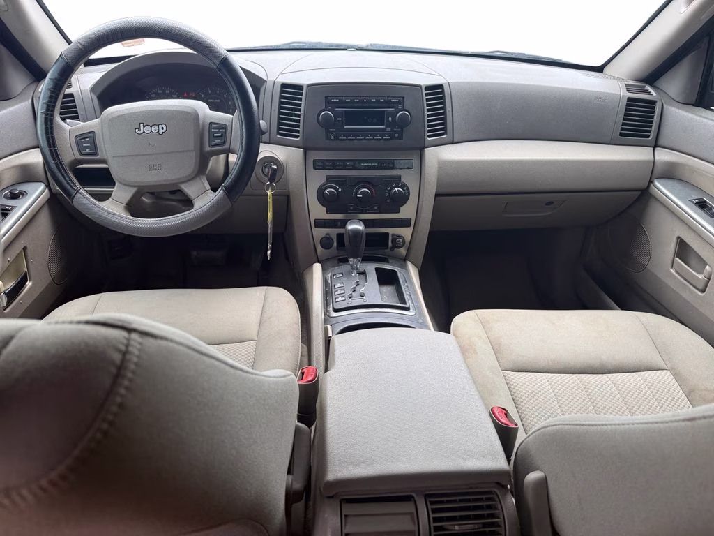 2006 Light Khaki Metallic Jeep Grand Cherokee Laredo RWD SUV