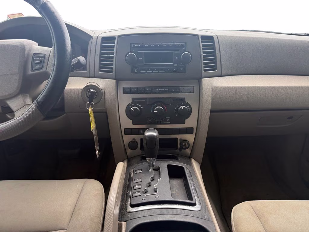 2006 Light Khaki Metallic Jeep Grand Cherokee Laredo RWD SUV