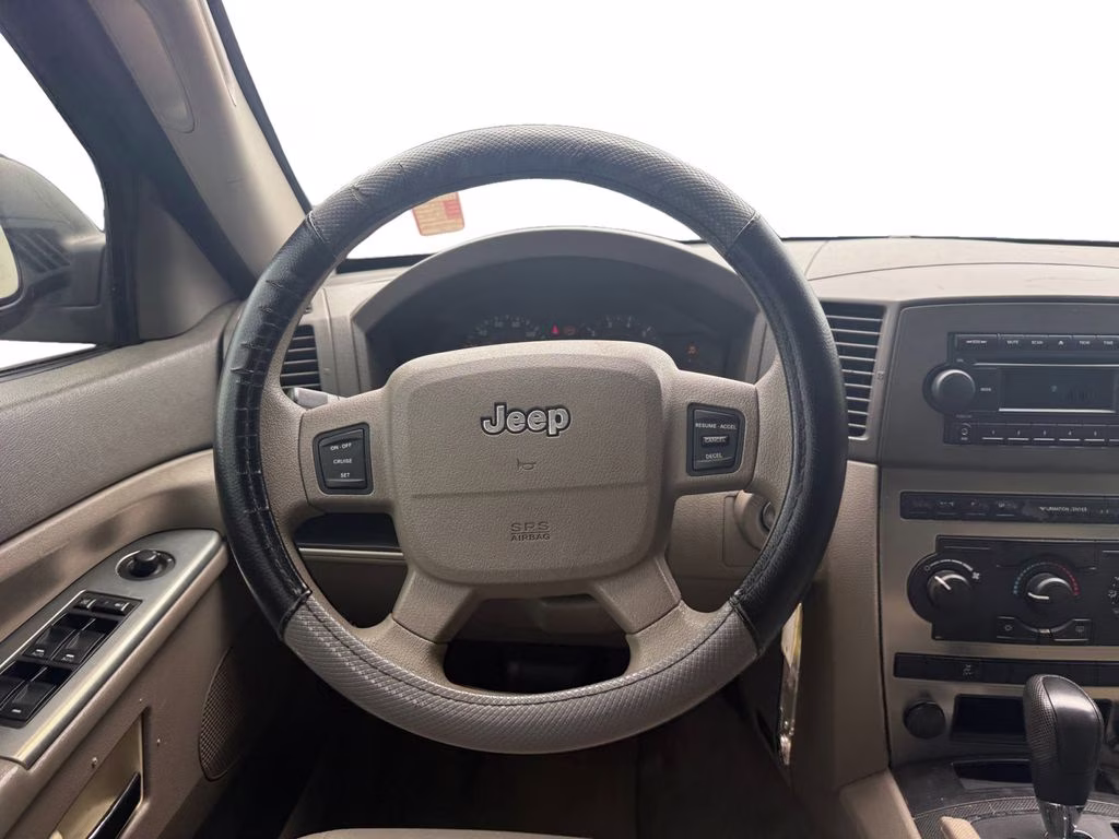 2006 Light Khaki Metallic Jeep Grand Cherokee Laredo RWD SUV