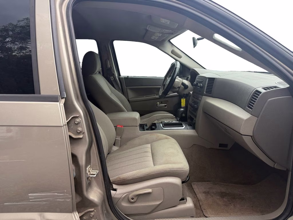 2006 Light Khaki Metallic Jeep Grand Cherokee Laredo RWD SUV