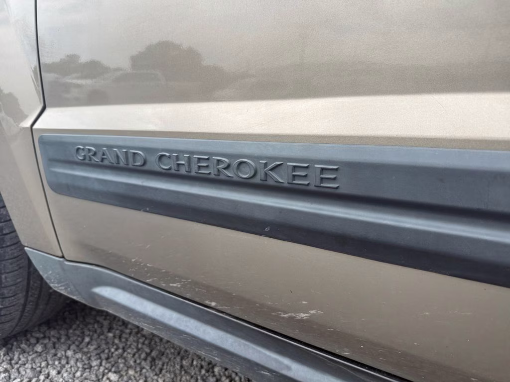 2006 Light Khaki Metallic Jeep Grand Cherokee Laredo RWD SUV