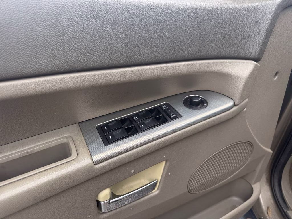 2006 Light Khaki Metallic Jeep Grand Cherokee Laredo RWD SUV