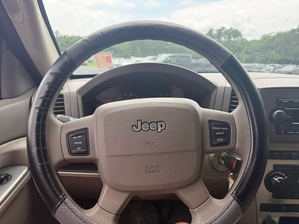 2006 Light Khaki Metallic Jeep Grand Cherokee Laredo RWD SUV