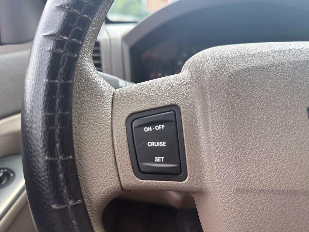 2006 Light Khaki Metallic Jeep Grand Cherokee Laredo RWD SUV