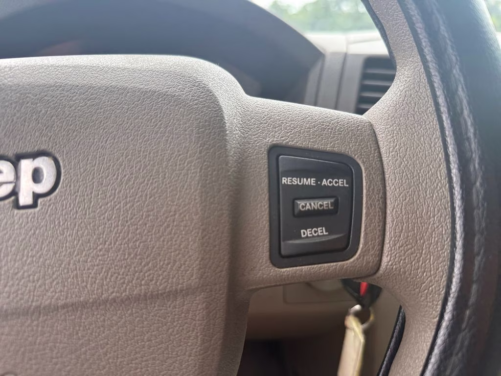 2006 Light Khaki Metallic Jeep Grand Cherokee Laredo RWD SUV