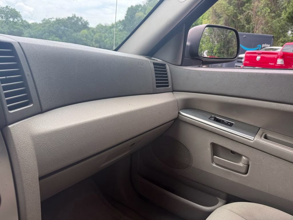 2006 Light Khaki Metallic Jeep Grand Cherokee Laredo RWD SUV