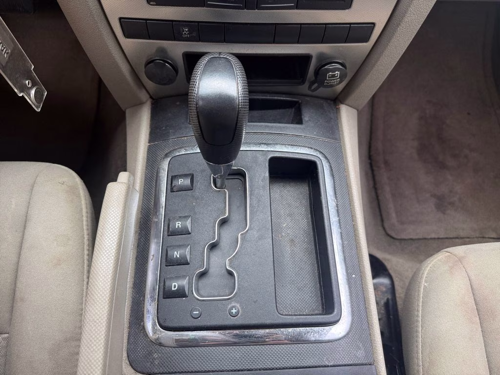 2006 Light Khaki Metallic Jeep Grand Cherokee Laredo RWD SUV