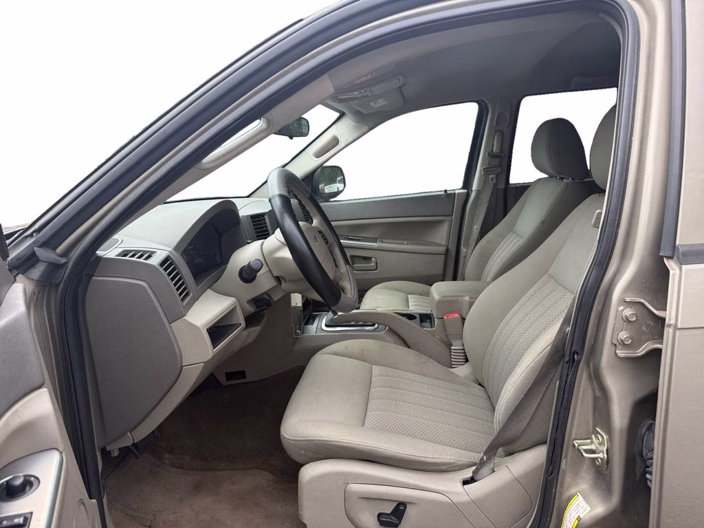 2006 Light Khaki Metallic Jeep Grand Cherokee Laredo RWD SUV