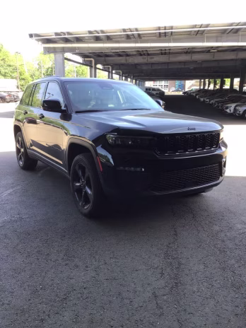 2023 Diamond Black Crystal Pearlcoat Jeep Grand Cherokee Limited 4X4 SUV