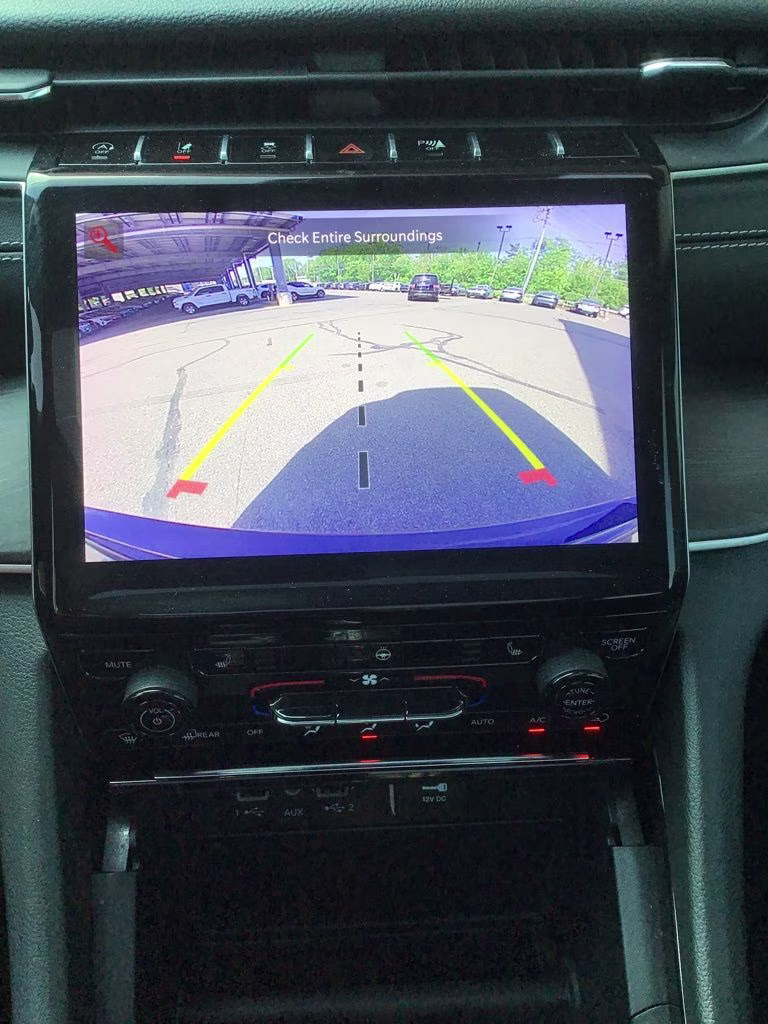 2023 Diamond Black Crystal Pearlcoat Jeep Grand Cherokee Limited 4X4 SUV