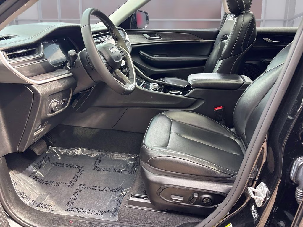 2023 Diamond Black Crystal Pearlcoat Jeep Grand Cherokee Limited 4X4 SUV
