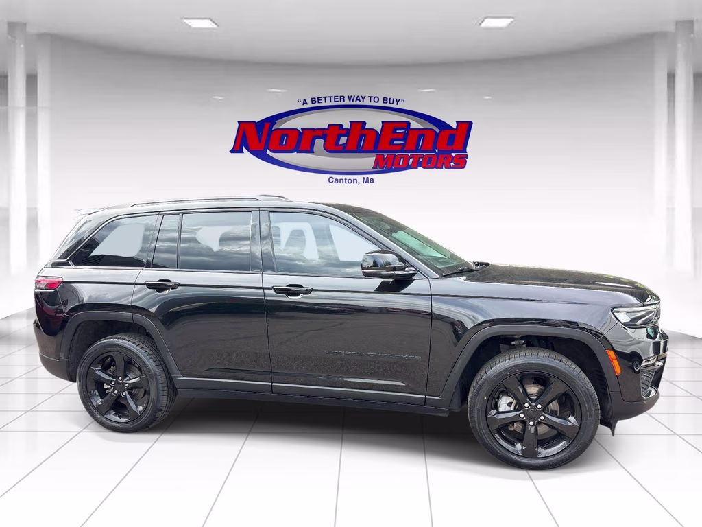 2023 Diamond Black Crystal Pearlcoat Jeep Grand Cherokee Limited 4X4 SUV