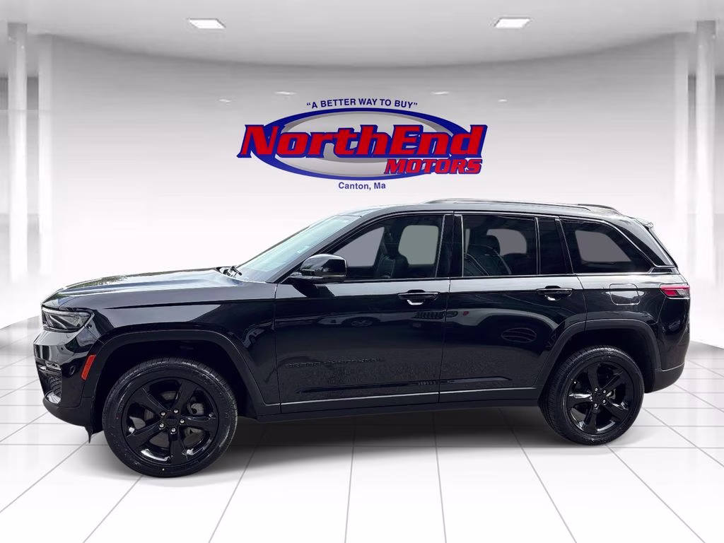 2023 Diamond Black Crystal Pearlcoat Jeep Grand Cherokee Limited 4X4 SUV