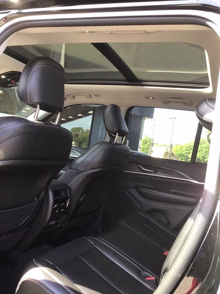 2023 Diamond Black Crystal Pearlcoat Jeep Grand Cherokee Limited 4X4 SUV