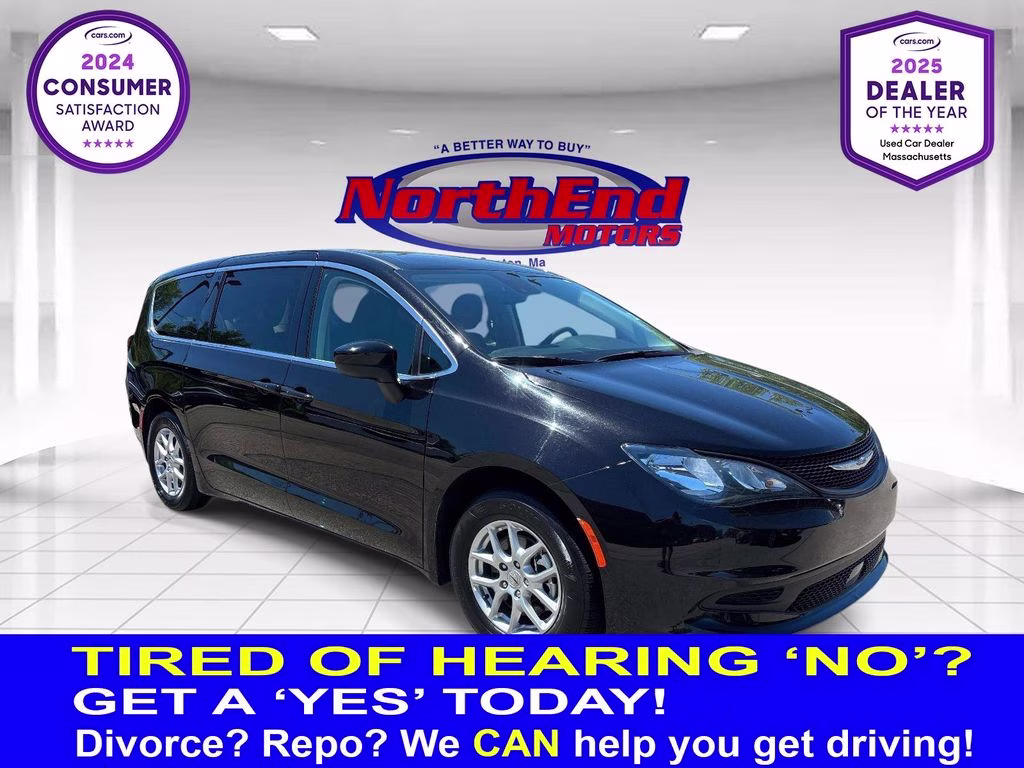 2024 Diamond Black Crystal Pearlcoat Chrysler Voyager LX FWD Van
