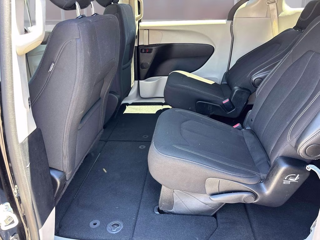 2024 Diamond Black Crystal Pearlcoat Chrysler Voyager LX FWD Van